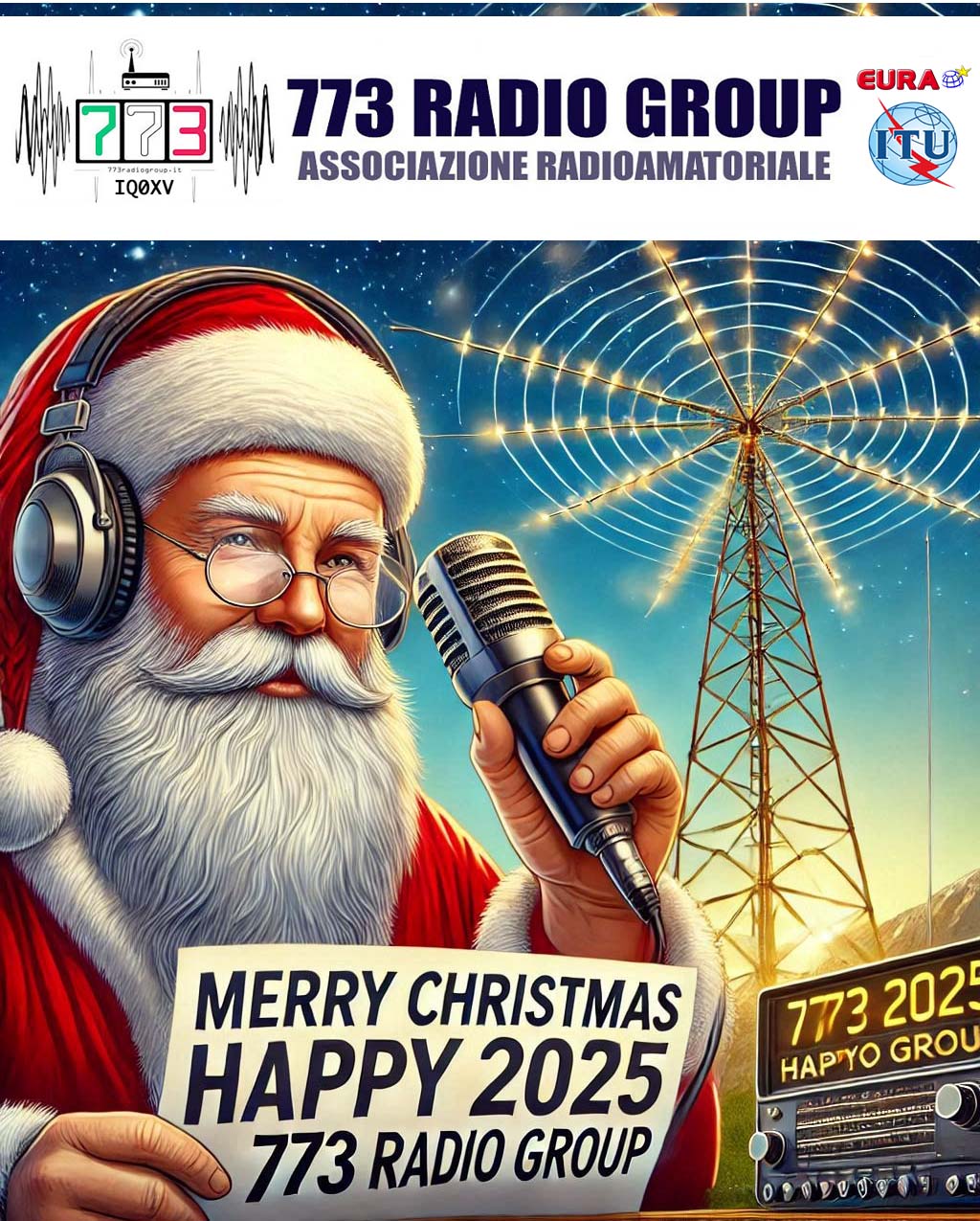 BABBO NATALE CHE PARLA AL MICROFONO CON IN MANO UN GIORNALE DOVE C'E' SCRITTO BUON NATALE E BUON 2025 DAL 773 RADIO GROUP